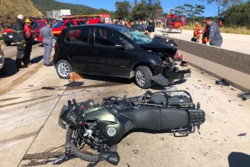 Acidente entre carro e moto deixa dois feridos na BR-381