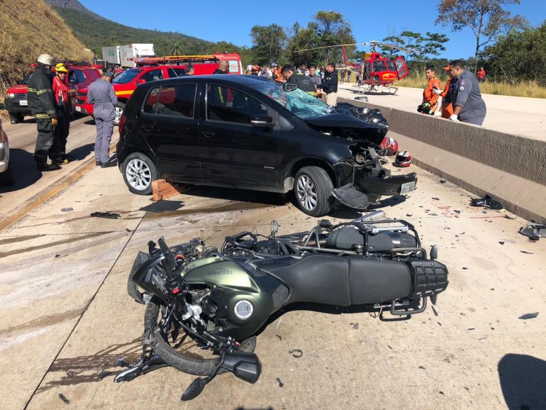 Acidente entre carro e moto deixa dois feridos na BR-381