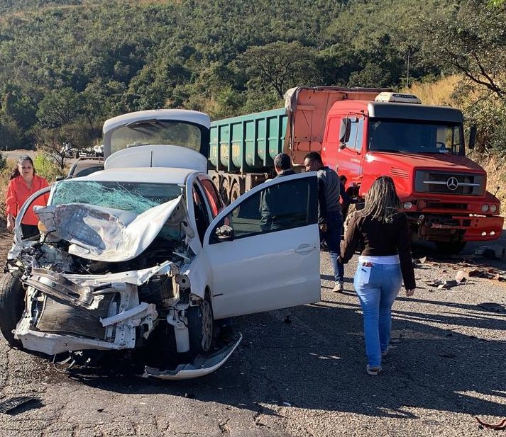 Acidente interdita BR-381 na manhã desta segunda-feira