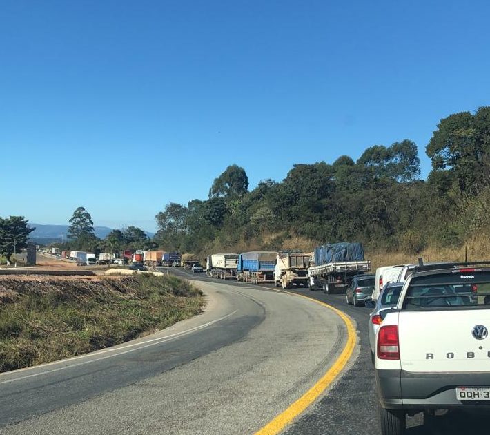 BR-381 tem trânsito intenso na noite desta sexta-feira