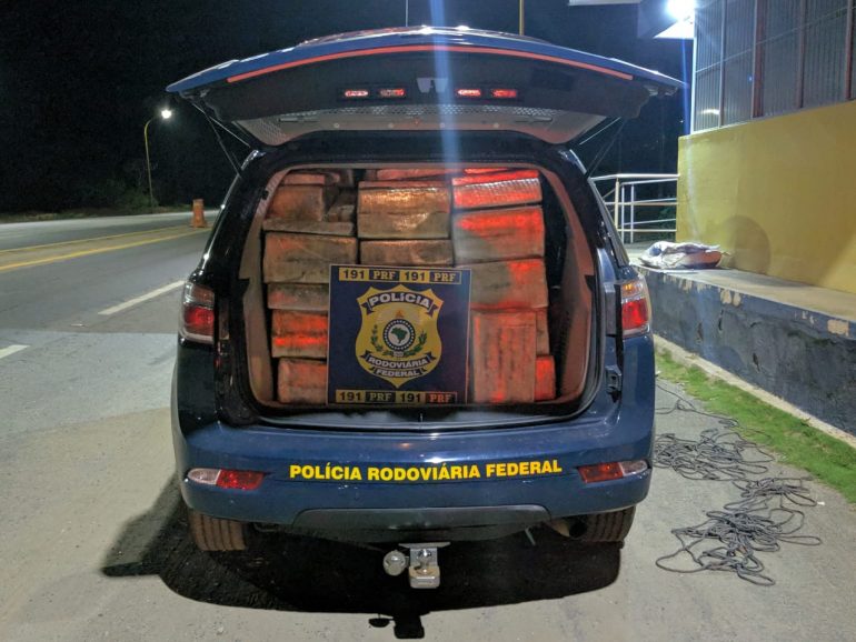 PRF apreende meia tonelada de maconha em caminhão de mudança