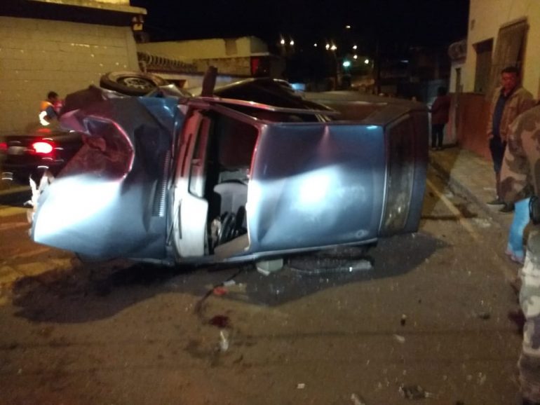 Jovem embriagado provoca acidente e passageira é arremessada do veículo