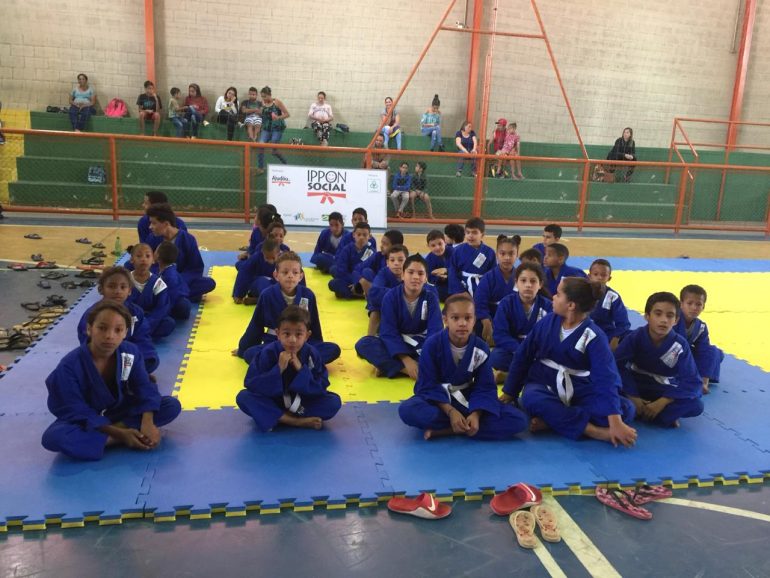 Torneio de judô movimenta crianças e adolescentes de Santa Bárbara 