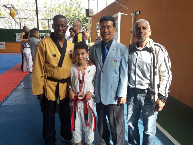 Itabirano de 11 anos se torna faixa preta e mira Brasileiro de Taekwondo