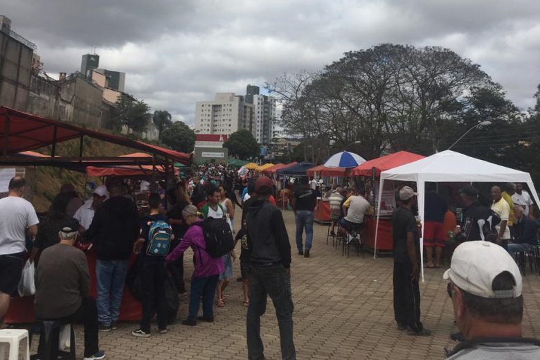 Volta da “cervejinha” agrada público da feira livre