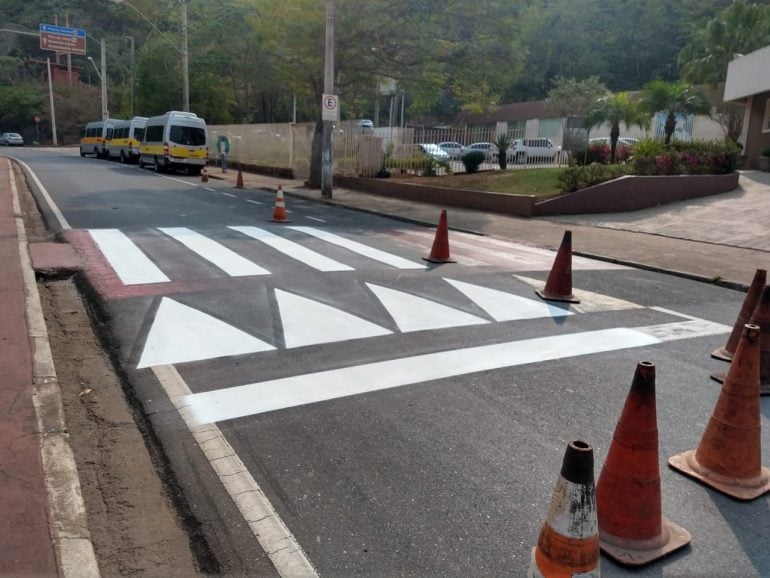 Revitalização em sinalizações de trânsito avança para os bairros em Itabira