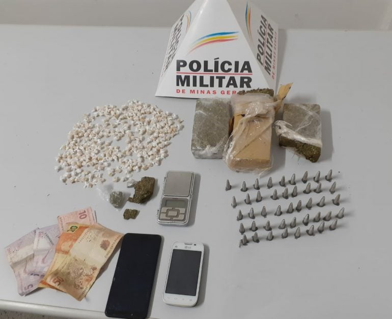 Cocaína, maconha e crack são apreendidos durante ação da PM no bairro Madre Maria de Jesus
