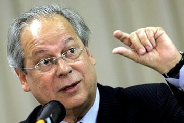 Juiz da Lava Jato determina que José Dirceu se entregue à polícia