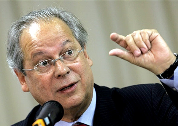 Juiz da Lava Jato determina que José Dirceu se entregue à polícia