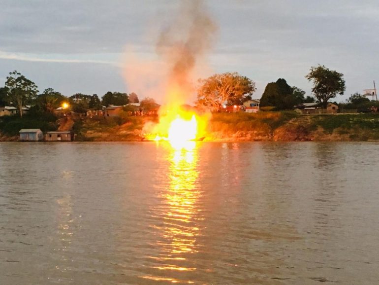 Explosão de barco em rio no Acre deixa 18 feridos em estado grave