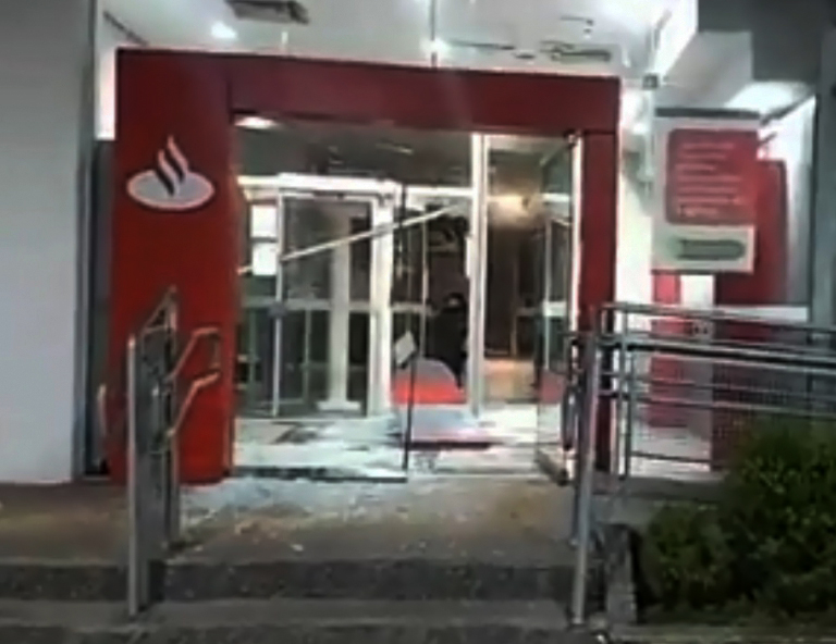 Tentativa de assalto a banco termina com dez mortos em São Paulo