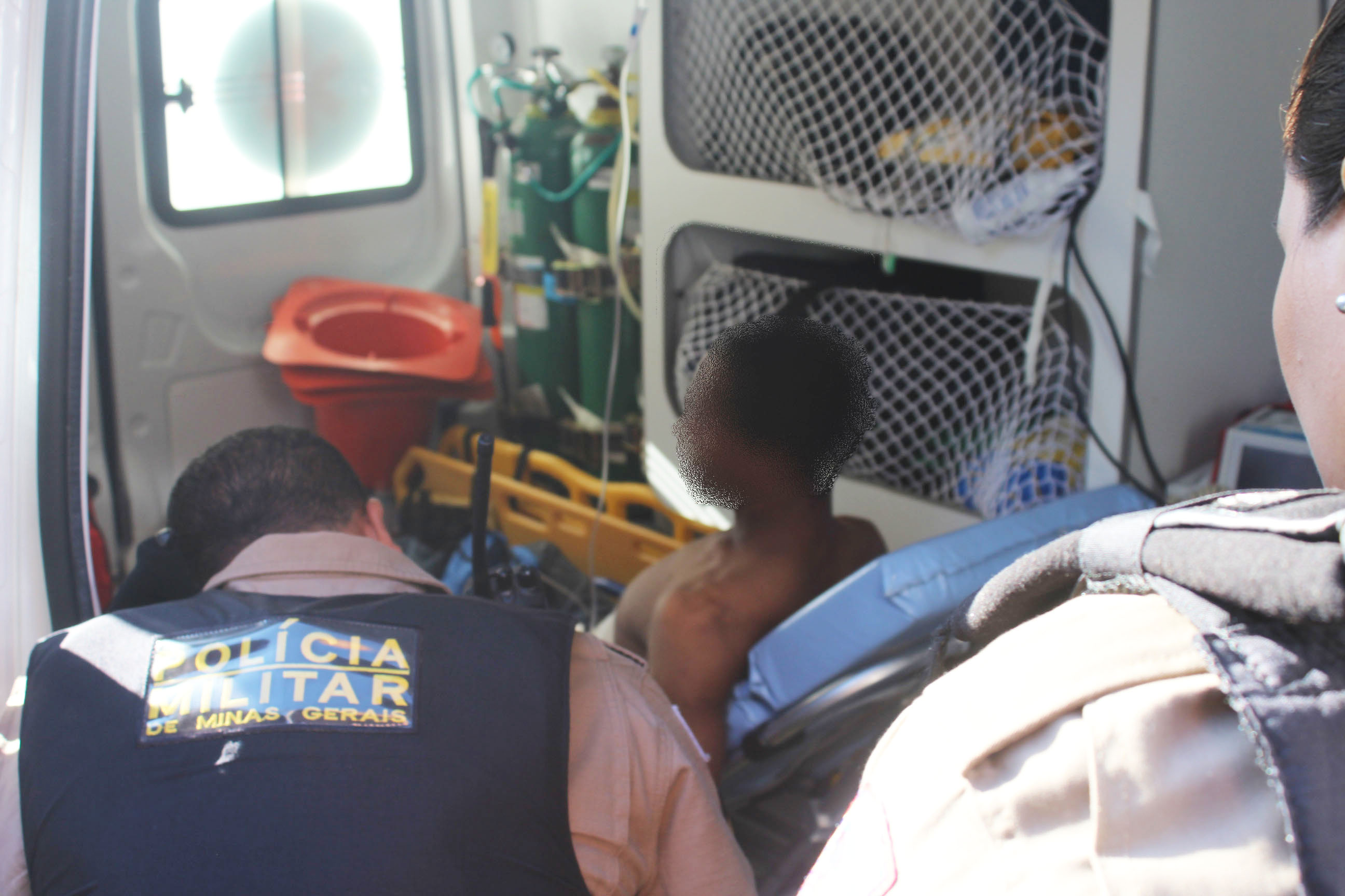 Mulher agredida por marido reage e o fere com uma faca em Itabira