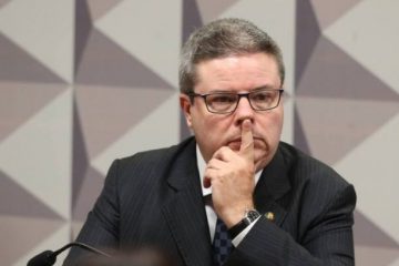 Anastasia cancela agenda em Itabira