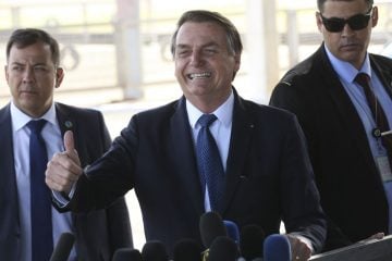 Bolsonaro lamenta derrubada de veto a pena mais dura para fake news
