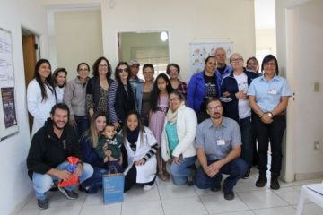 Prefeitura e Apasmon entregam aparelhos auditivos a crianças com deficiência auditiva