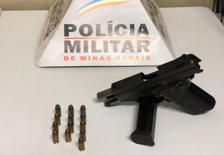 Homem é flagrado com arma durante batida policial em Ferros