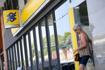 Banco do Brasil anuncia demissões e redução de agências