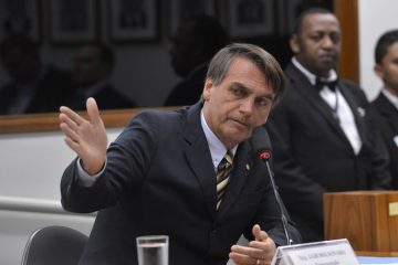 Bolsonaro recebe alta médica, deixa hospital e vai para o Rio