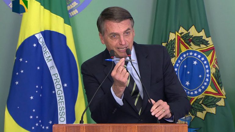 Bolsonaro retira participação de sociedade civil em conselho de políticas sobre drogas