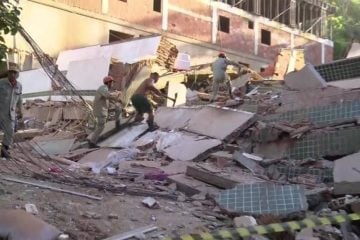 Bombeiros encontram mais um corpo; número de mortos sobe para 10