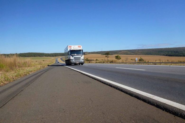 Brasil e México ampliam livre comércio e incluem ônibus e caminhões