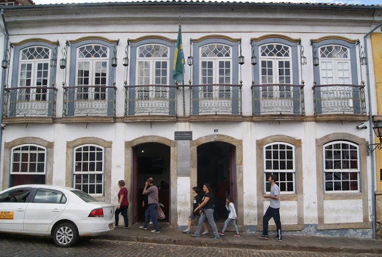 Câmara Municipal de Ouro Preto publica edital para preenchimento de 15 vagas