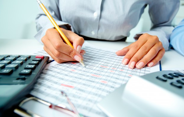 Empresa de consultoria oferece vaga para estágio