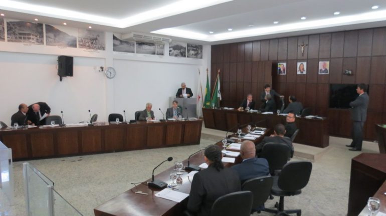 Câmara de Monlevade aprova repúdio ao Enem por questão com dialeto LGBT+