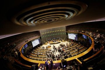 Deputados podem votar renda emergencial de R$ 600 para trabalhadores da cultura