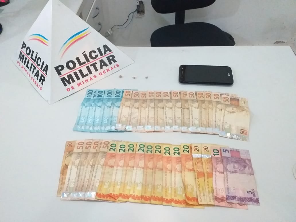 Homem denunciado por tráfico é preso com crack em Itabira