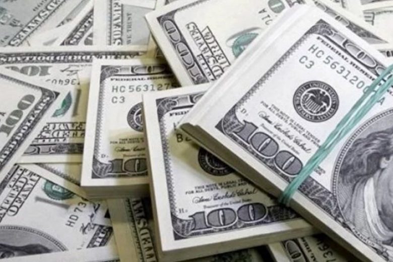 Dólar vai a R$ 4,0370 e atinge máxima do ano