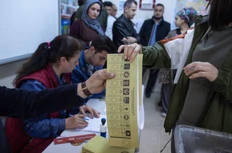 Duas pessoas morrem durante eleições municipais na Turquia