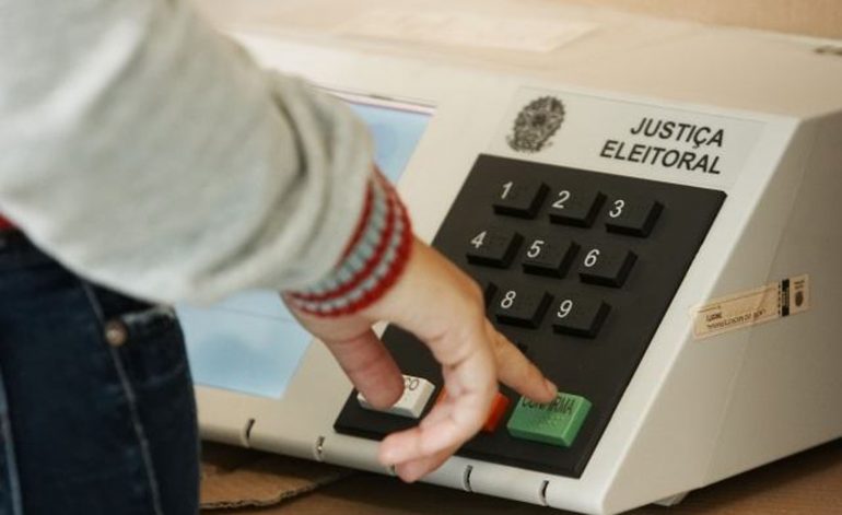 Cláusula de desempenho barra sete candidatos do PSL e um do Novo