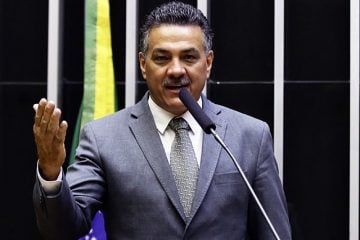 PSB abre processo contra deputados que votaram a favor da reforma da Previdência