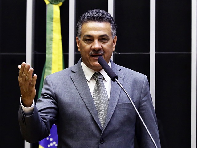 PSB abre processo contra deputados que votaram a favor da reforma da Previdência