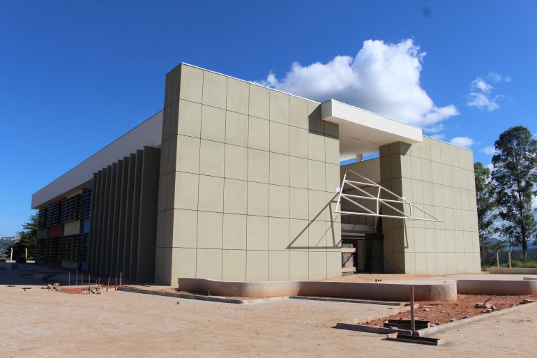 Convênio de R$2,5 milhões é firmado para estruturação da UFV em Conceição do Mato dentro
