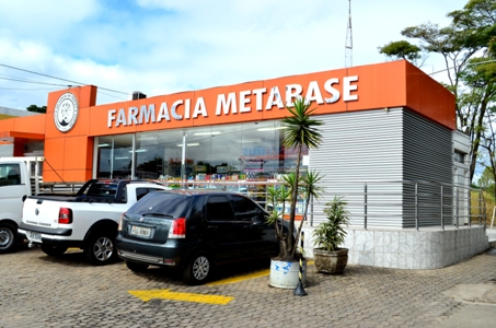 Metabase comunica sobre funcionamento das farmácias e papelaria em Itabira