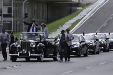 Ensaio da posse de Bolsonaro tem desfile em carro aberto
