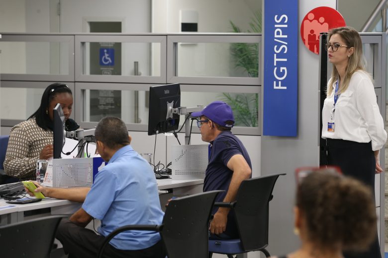 Saques do FGTS para não correntistas da Caixa começam nesta sexta