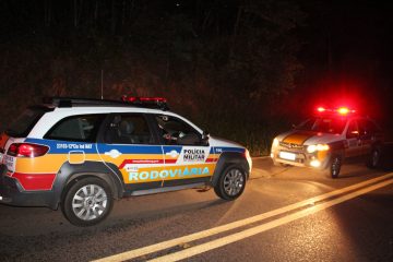 Tombamento de carreta interdita tráfego na MGC-120 em Nova Era nesta terça-feira