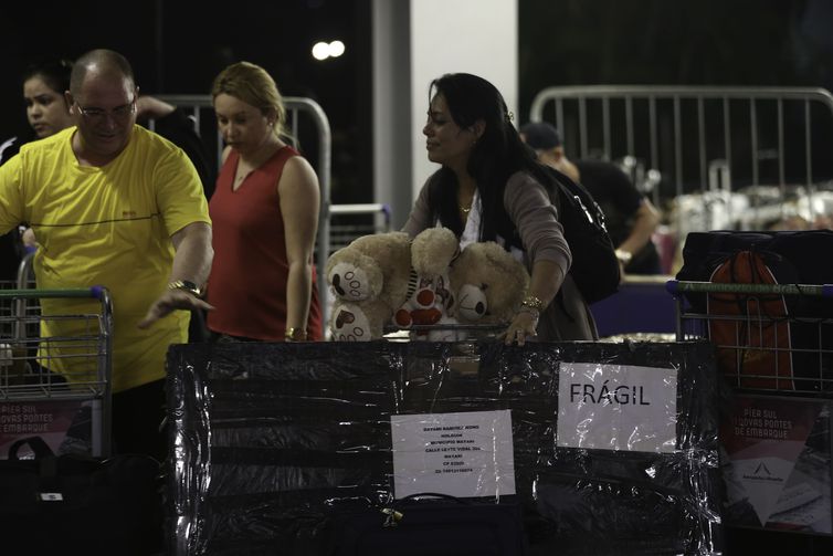Nova leva de médicos cubanos sai de Brasília rumo a Havana