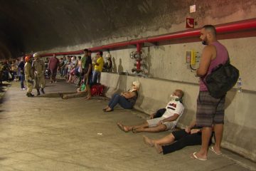 Acidente com cinco carros e dois ônibus deixa 51 feridos em túnel do RJ