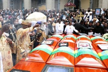 Etiópia faz funeral simbólico para 157 vítimas de acidente aéreo