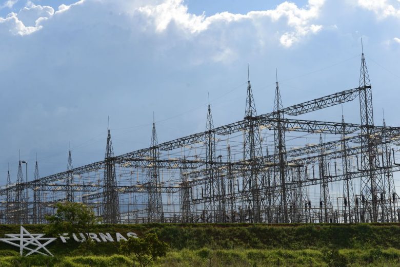 Furnas pretende reduzir 31% do seu quadro de funcionários