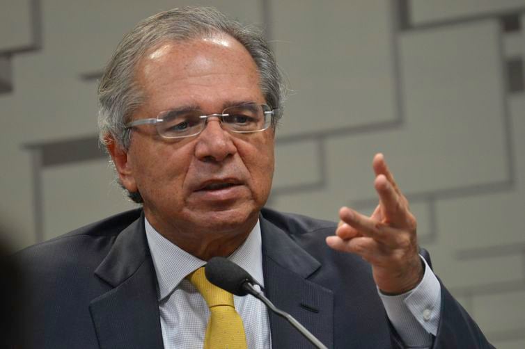 Governo estuda tributar dividendos e reduzir impostos de empresas