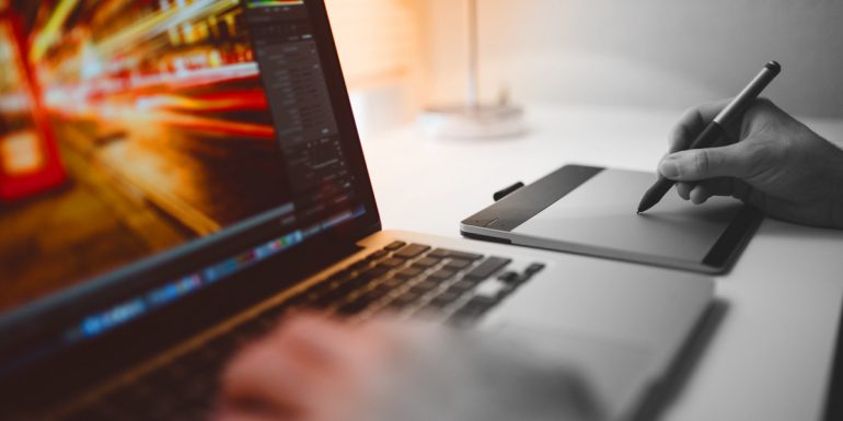 Empresa de consultoria divulga vaga para Designer Gráfico