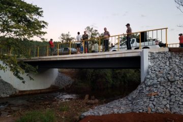 Comunidade de Catas Altas recebe nova Ponte do Japonês