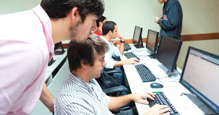 Empresa contrata instrutor de informática em Itabira