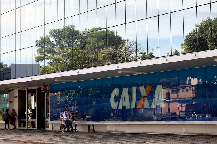 Caixa começa a chamar candidatos aprovados no concurso de 2014