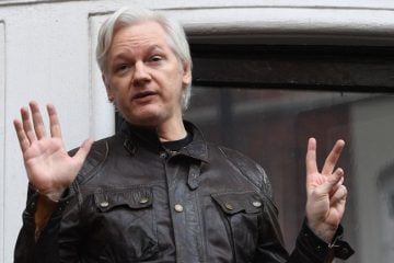 Fundador do WikiLeaks é preso na embaixada do Equador em Londres